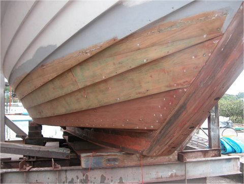 How to - hints on removing bottom paint off a wooden hull