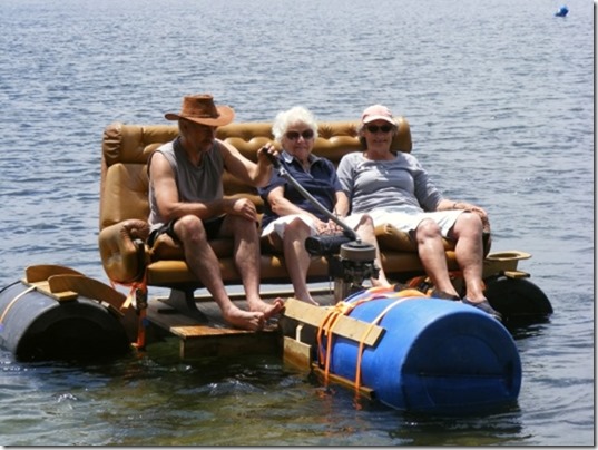 couch%20ladies%20shrunk[2]