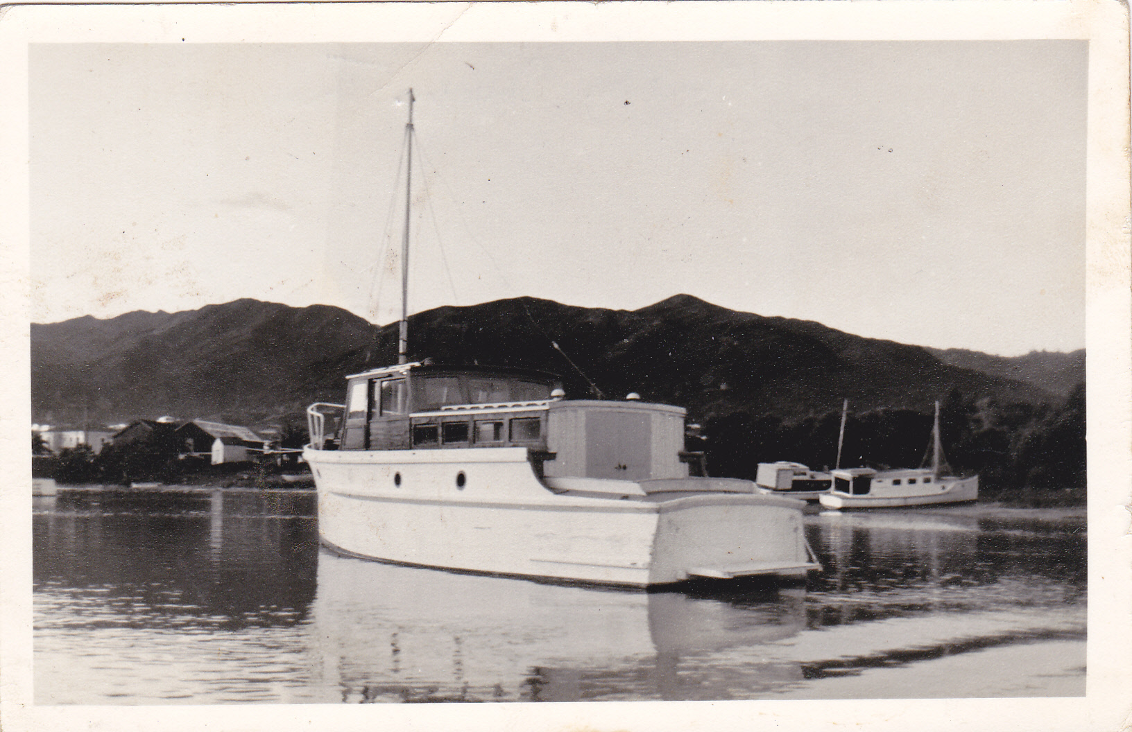 BUILT BY CHARLIE THOMASENc1940s