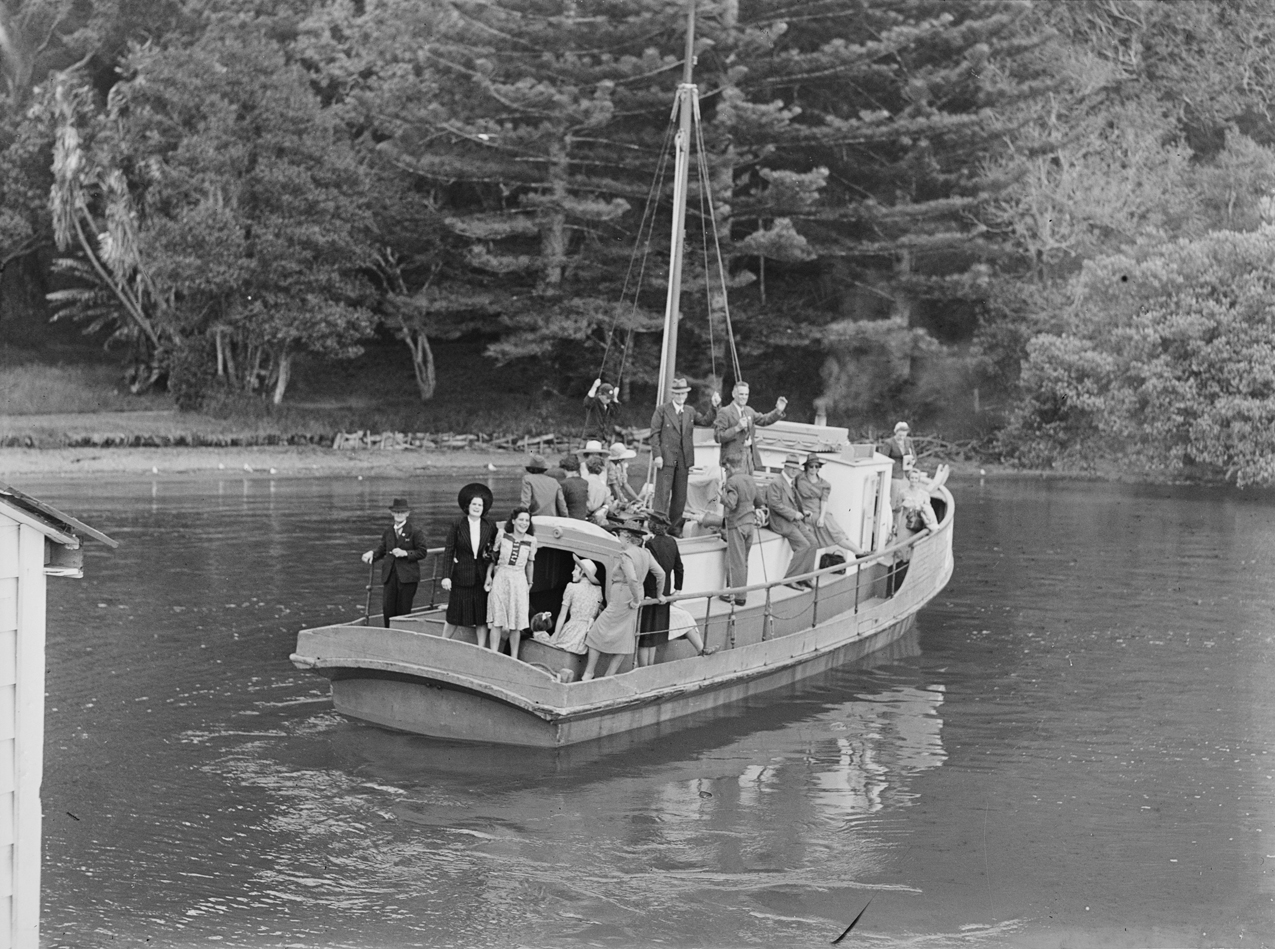 NANCIBEL - 223  -1940s- MANSION HOUSE  BAY - T. COLLINS COLLECTION EX MUSEUM - I.D PH-2013-7-TC-B517-08