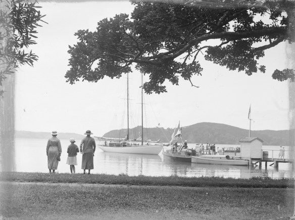 NEW GOLDEN HIND Kawau c1940