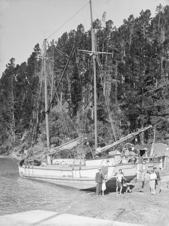 THISTLE - SCOW - KAWAU -1940s -01