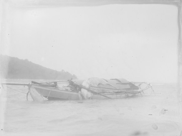 YACHT WRECK - BADDELEYS BAY -T.COLLINS a