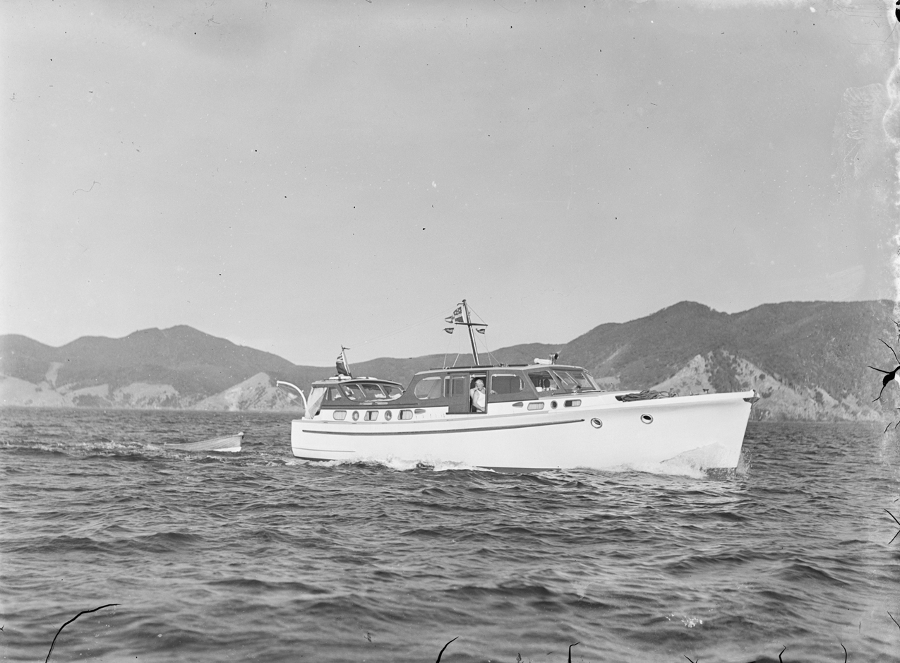 LADY EILEEN - OTEHEI BAY-1952 - T.COLLINS COLLECTION EX MUSEUM I.D. PH-2...