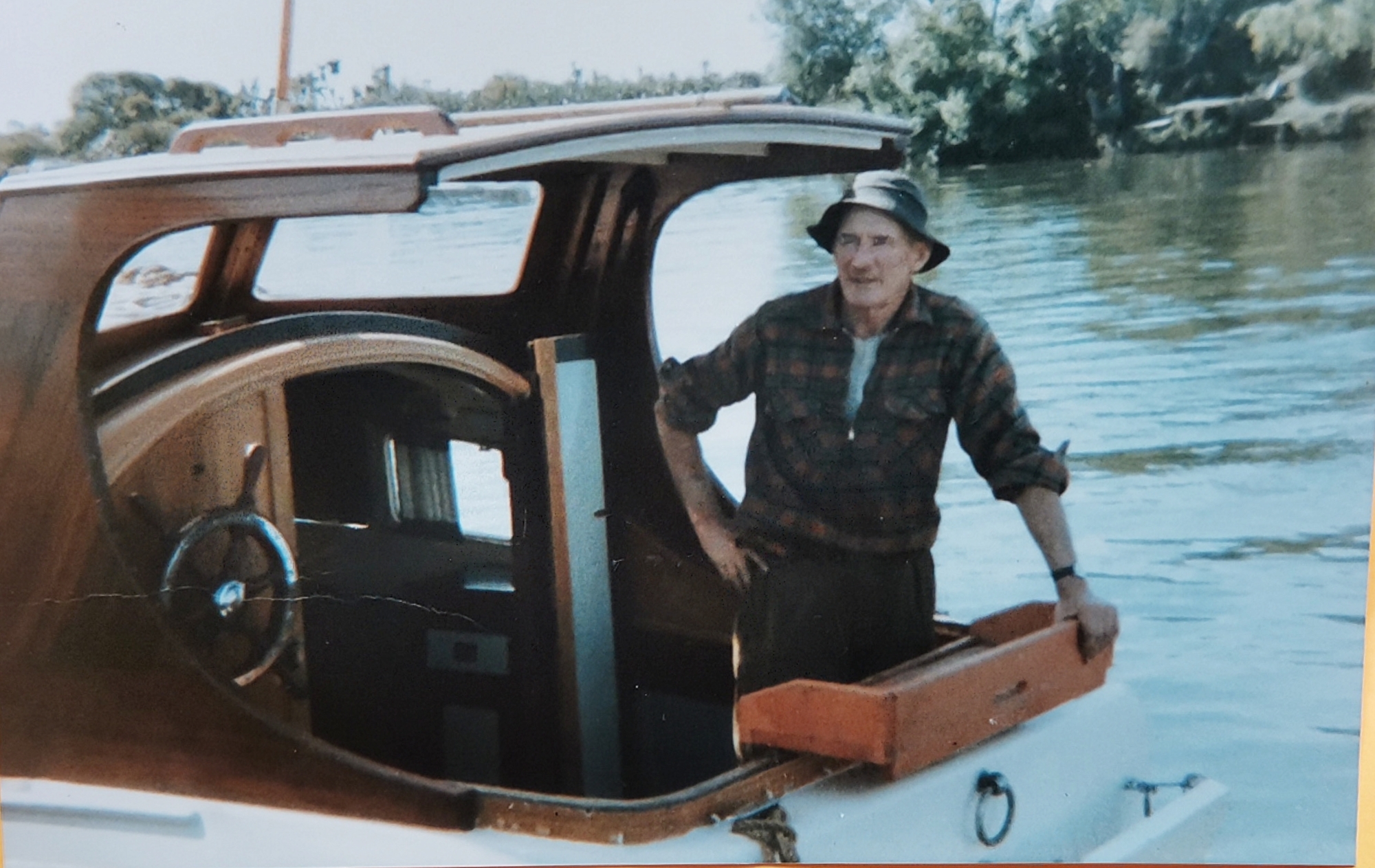 1587617289701-374aa373-e5c0-4d20-aaee-6929f063bf1e